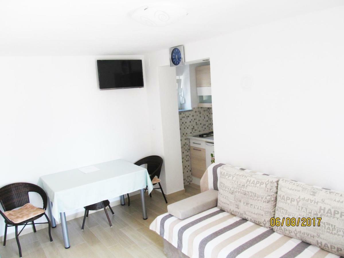 Apartmani Mala Sirena 마슬레니차 외부 사진